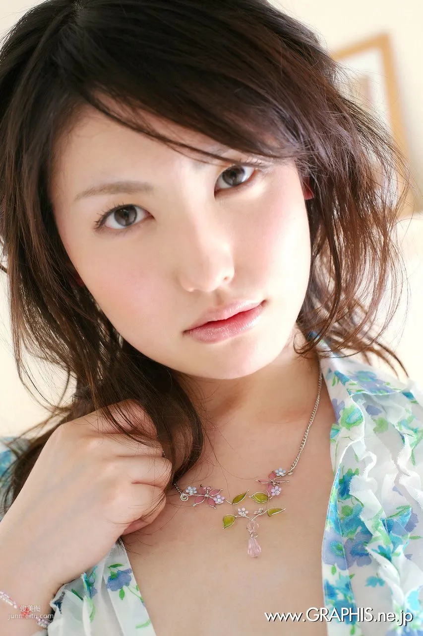 Takako Kitahara: Graphis First Gravure photo 37