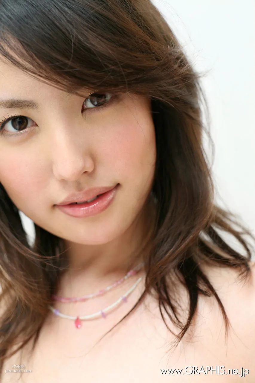 Takako Kitahara: Graphis First Gravure photo 30