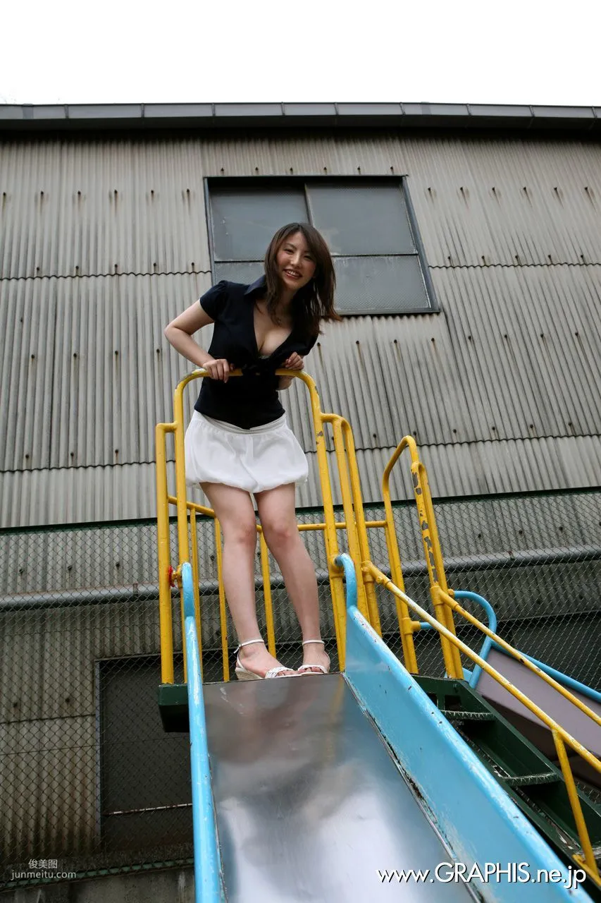 Takako Kitahara: Graphis First Gravure photo 9