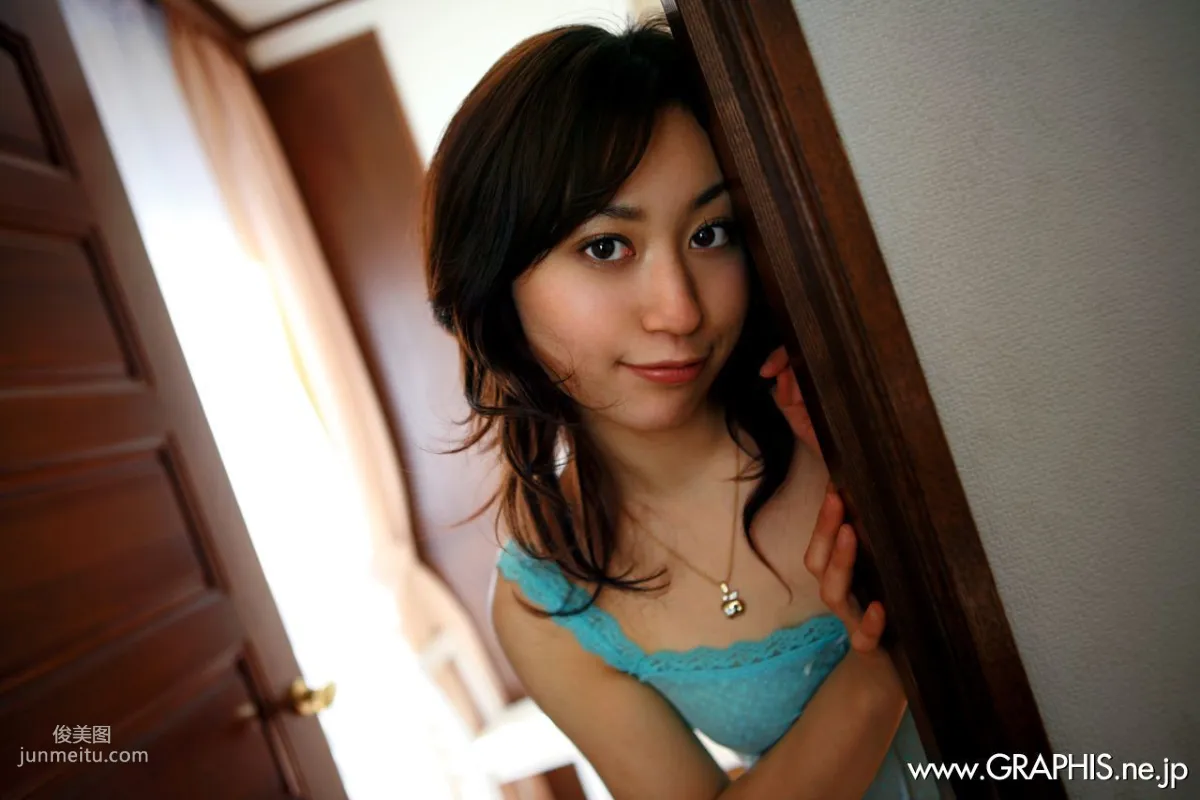Momo Yoshizawa 吉沢もも [Graphis] First Gravure 初脫ぎ娘 寫真集 21