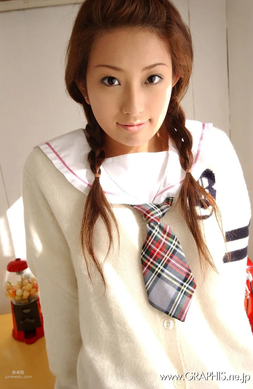 吉崎直緒《Enhanced Holiday》 [Graphis] Gals 寫真集 4