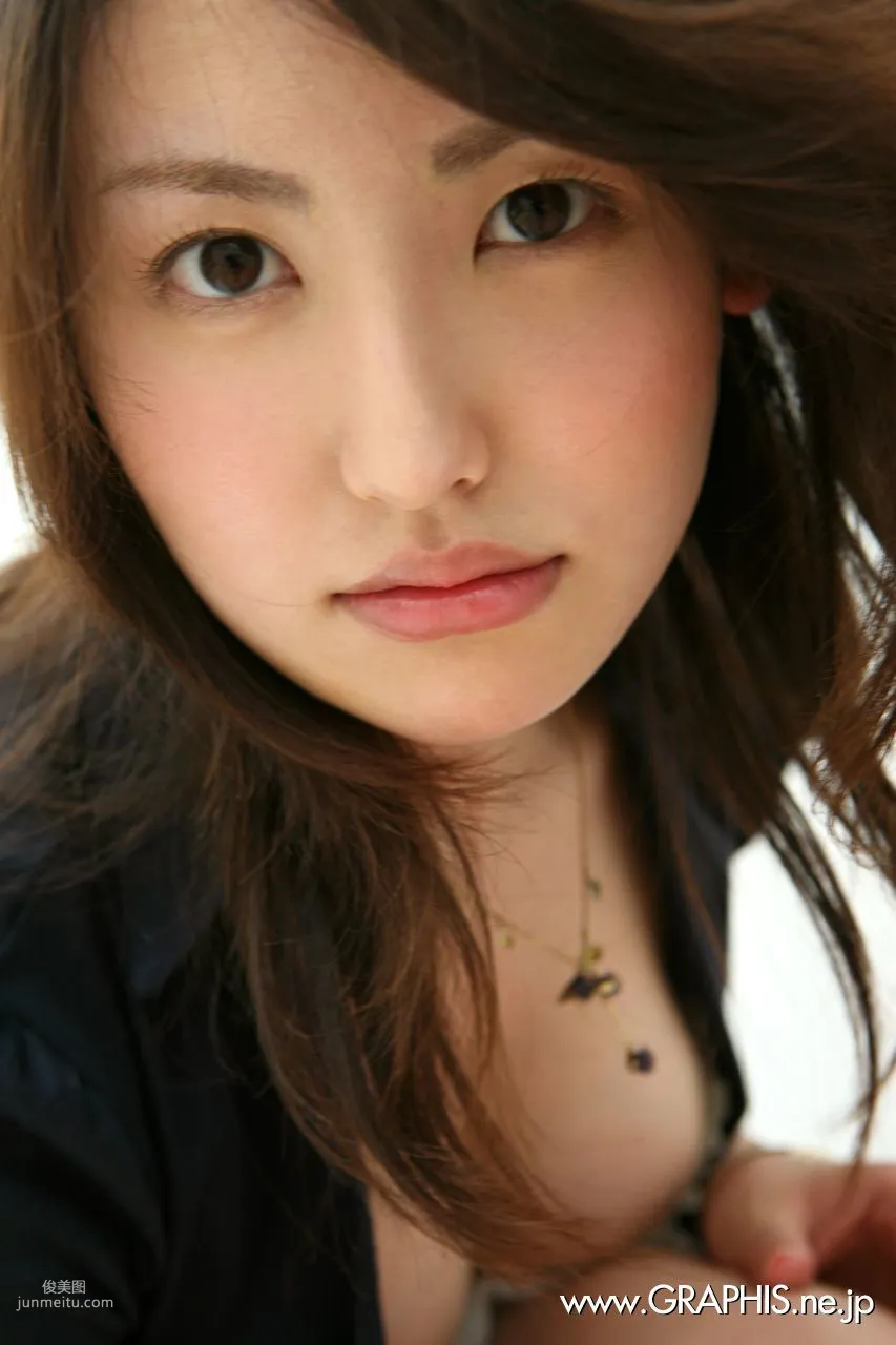 Takako Kitahara: Graphis First Gravure photo 16