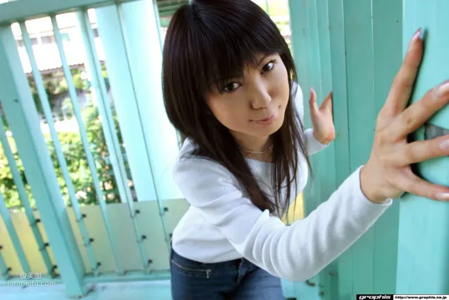 藤森くらら/英裡奈 [Graphis] First Gravure 初脫ぎ娘 寫真集