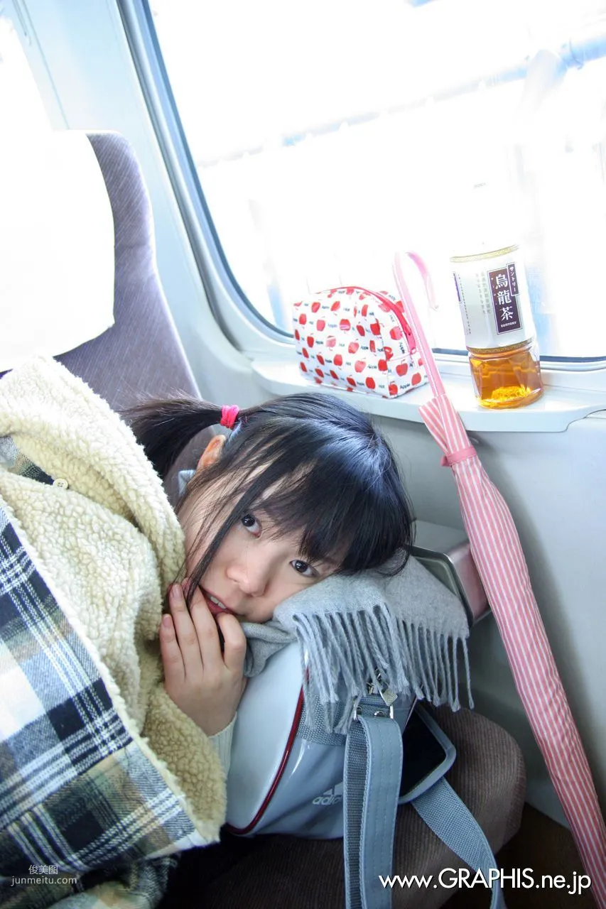 Yaya Ogata 緒方やや 《Innocent World》 [Graphis] Gals 寫真集 7