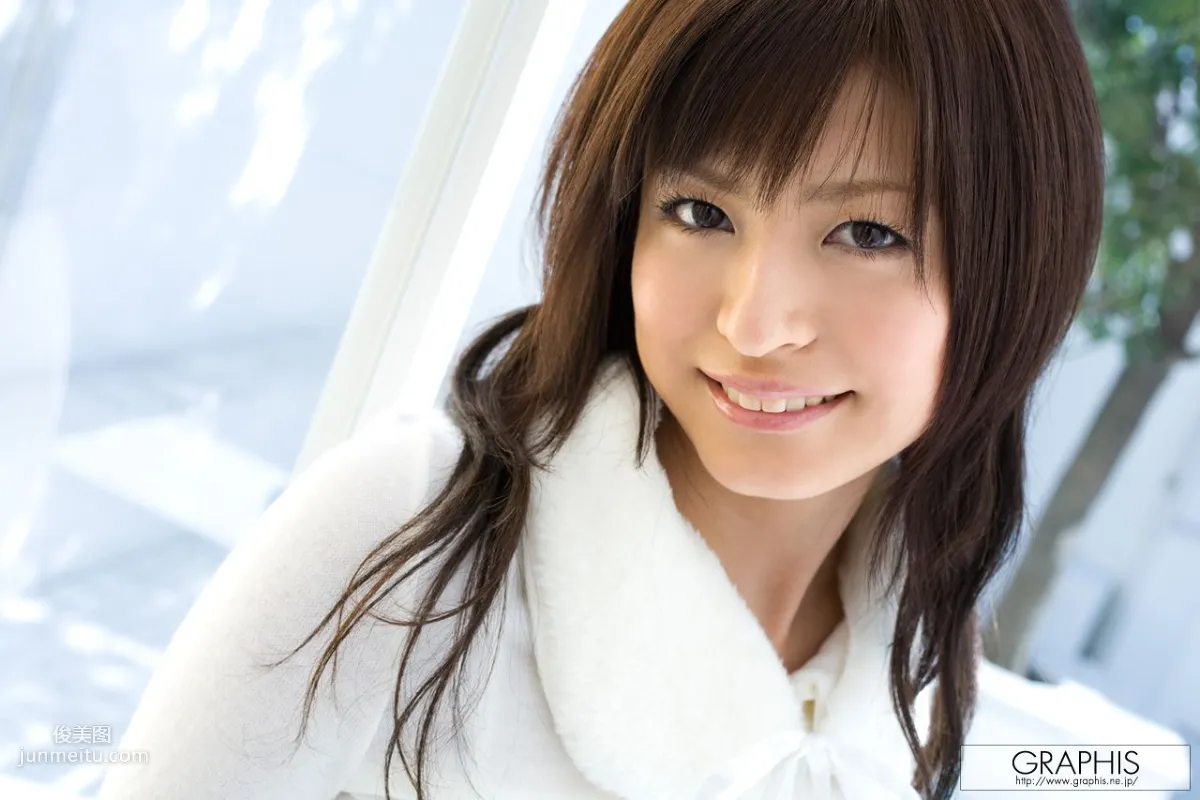 Misaki Mori: Graphis First Gravure photo 2