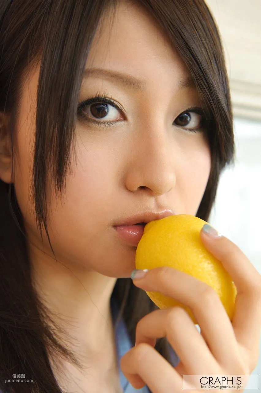 Saki Yano: Graphis First Gravure photo 21