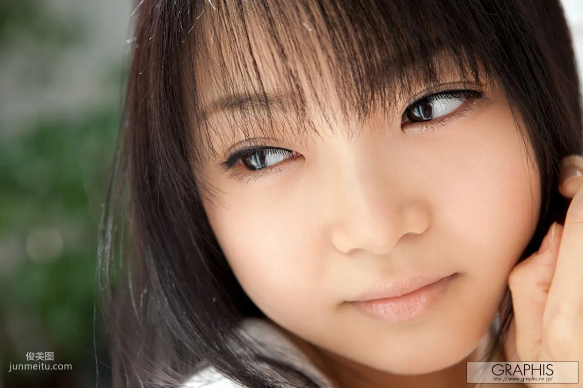 Chihiro Aoi [Graphis] First Gravure, First Nude Girl Photo Set photo 6