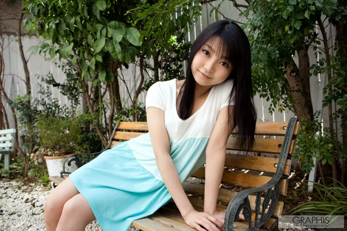 Chihiro Aoi [Graphis] First Gravure, First Nude Girl Photo Set photo 2