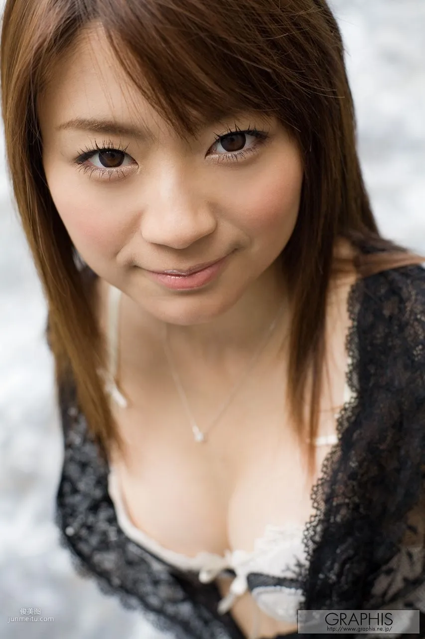 Mayuka Akimoto: Graphis First Gravure photo 3