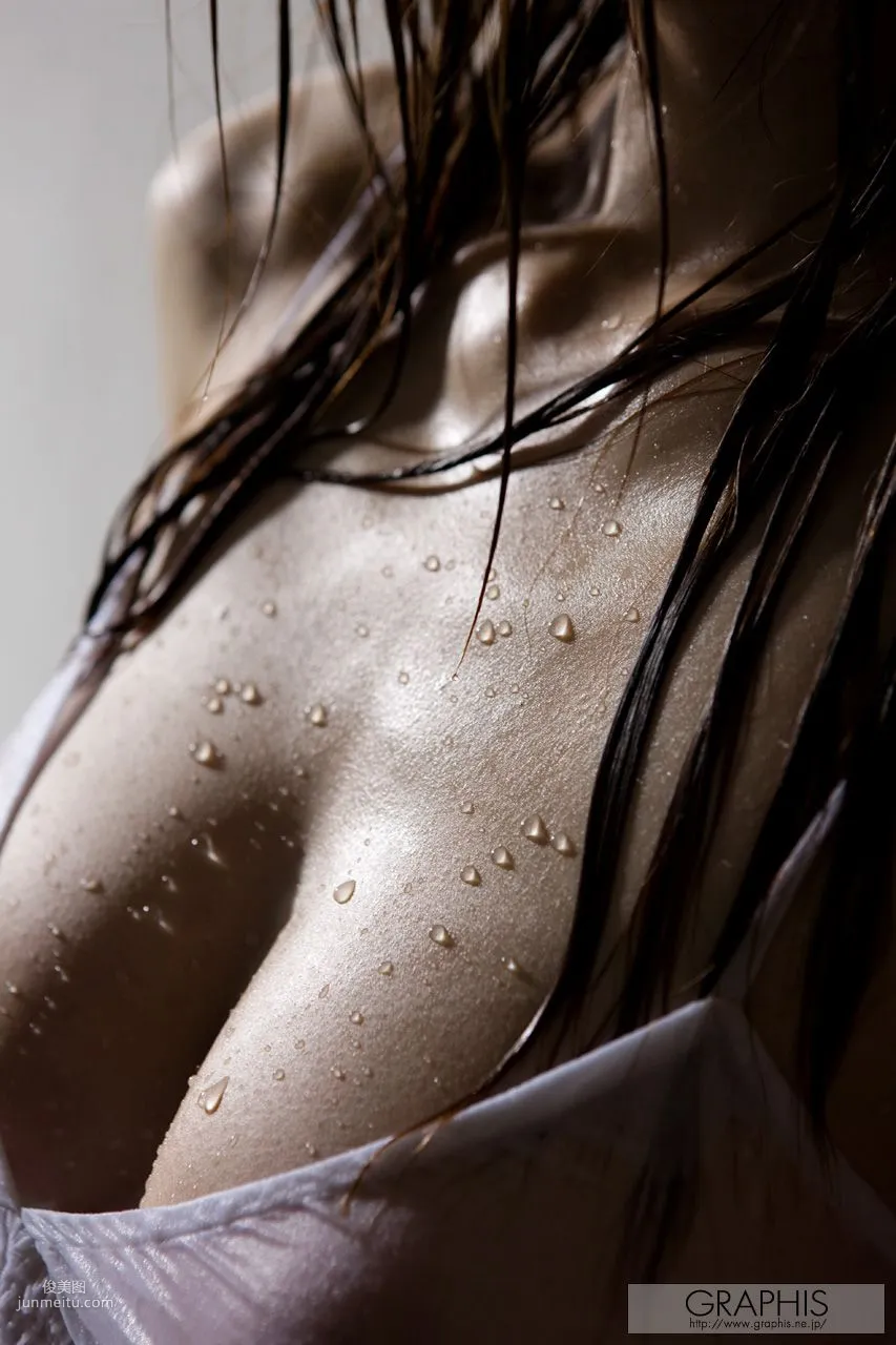 Erika Kirihara: Graphis First Gravure photo 25