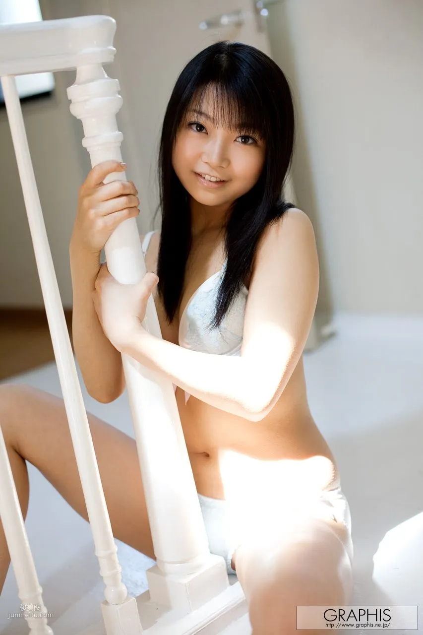 Chihiro Aoi [Graphis] First Gravure, First Nude Girl Photo Set photo 9
