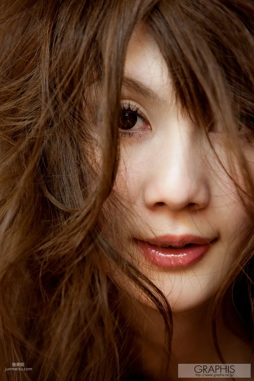 Erika Kirihara: Graphis First Gravure photo 32