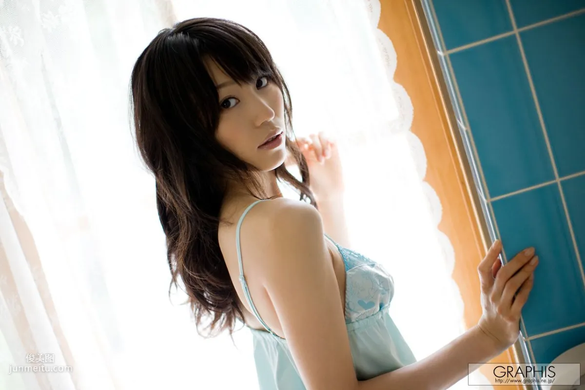 Airi Mikami: Graphis First Gravure photo 9