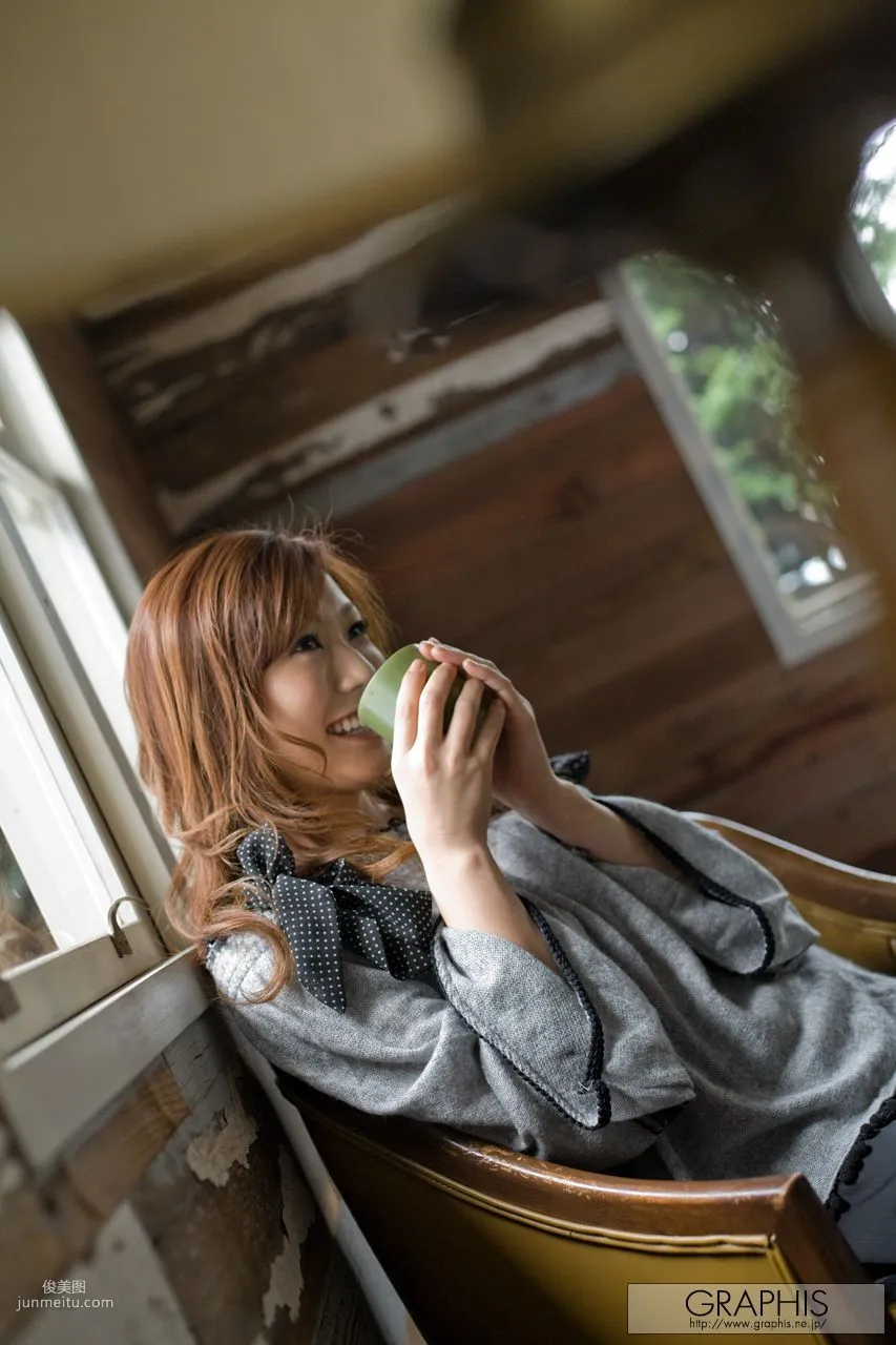 春風えみ《Escalation》 [Graphis] Gals 写真集1