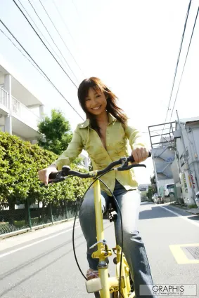 Sarasa Hara 原更紗 [Graphis] First Gravure 初脫ぎ娘 寫真集