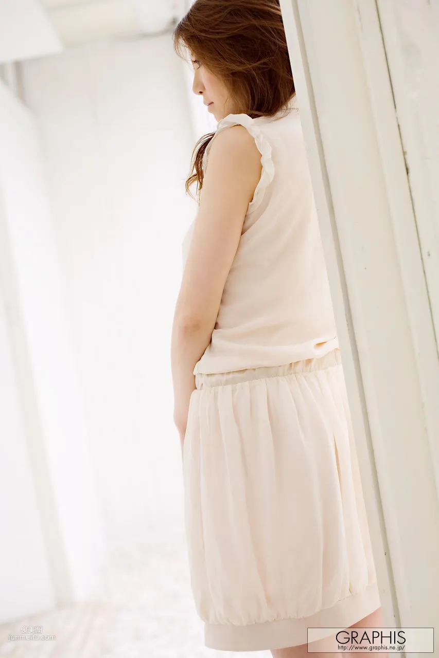 Airin 爱铃 [Graphis] First Gravure 初脱ぎ娘 写真集4