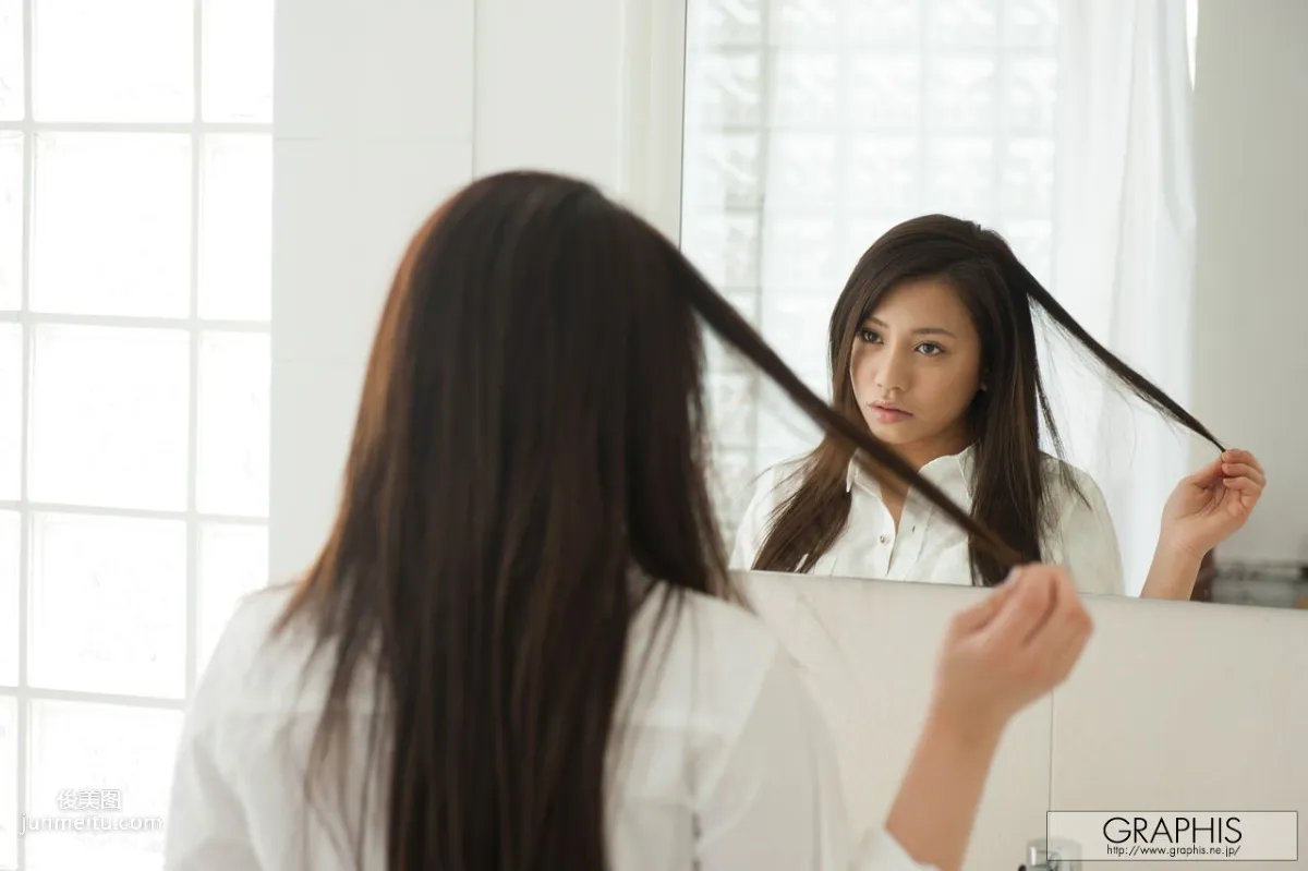 松本メイ/松本芽依《Naivete Venus》 [Graphis] Gals 寫真集 13
