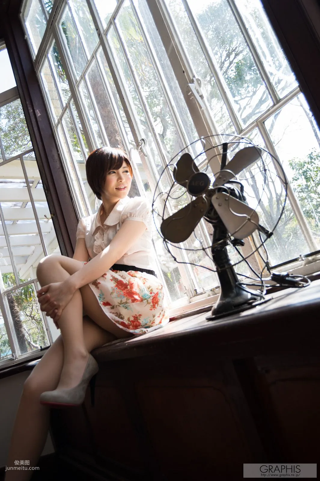 里美ゆりあ《Pussy Cat》 [Graphis] Gals 写真集8