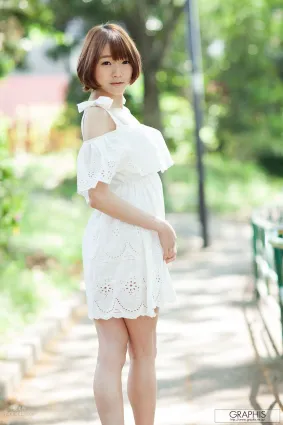 涼川絢音/涼川絢音 [Graphis] First Gravure 初脫ぎ娘 寫真集
