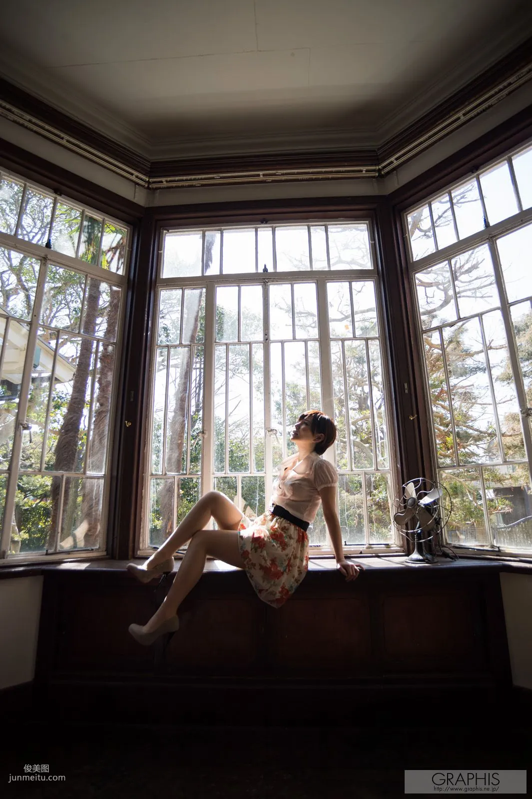 里美ゆりあ《Pussy Cat》 [Graphis] Gals 写真集6