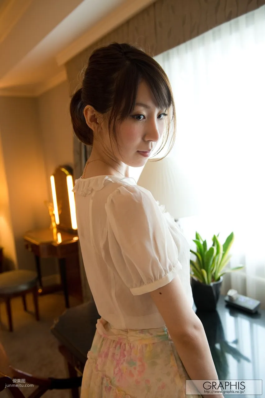 Chibana Meisa [Graphis] First Gravure, First Stripping Girl Photo Set photo 10