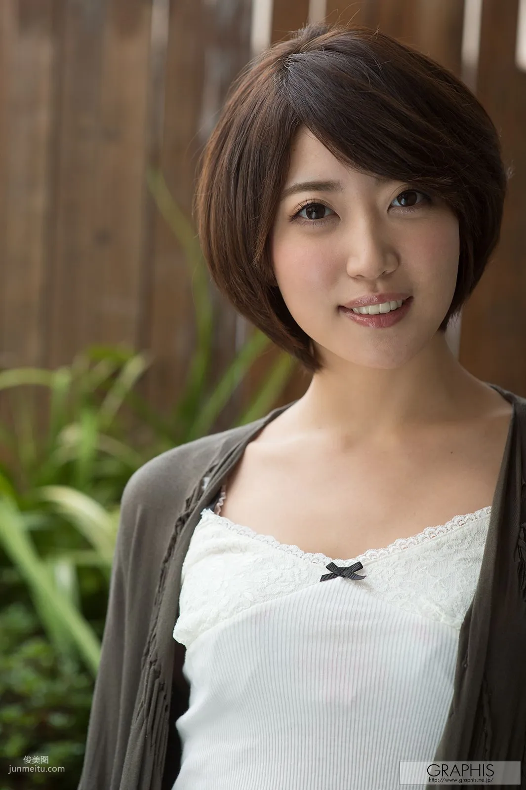 Makoto Yuki, Re Turn [Graphis] Gals, Photo Set photo 2
