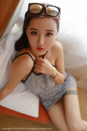 佳佳JiaJia - 五官精緻、顔值靓麗且擁有傲人巨乳的美女模特 [模範學院MFStar] Vol.060 寫真集