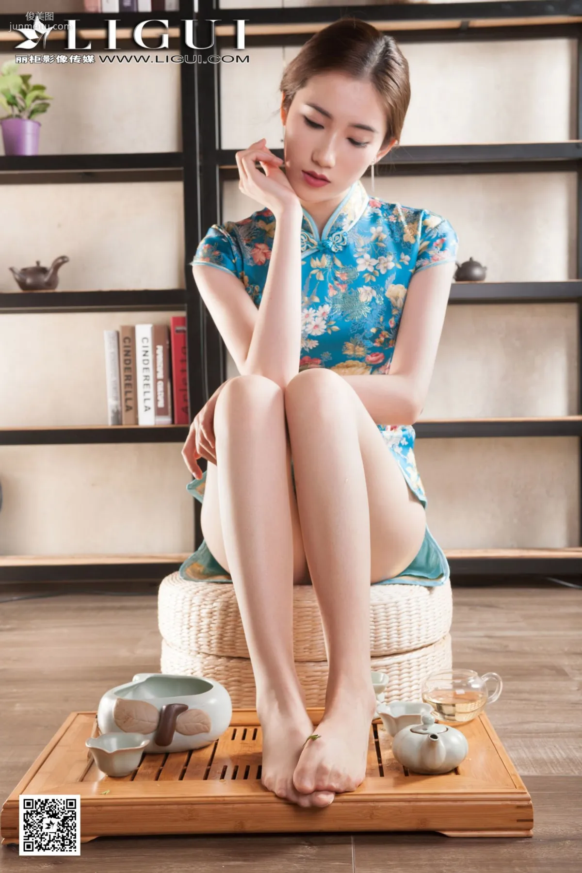 Ting Ting 'Qipao Tea Ceremony' [Ligui] Beautiful Legs and Silk Feet Photo Set photo 24