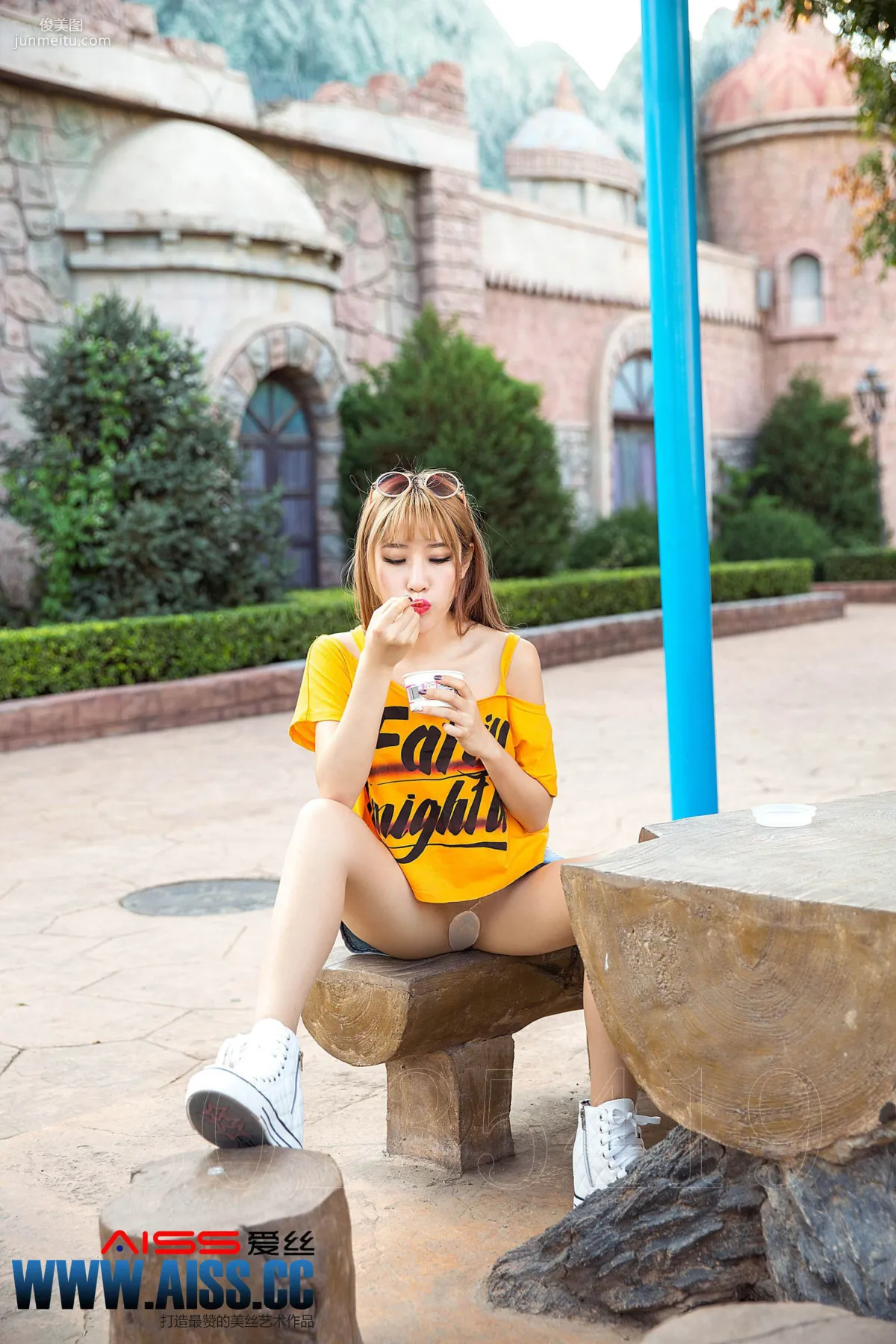 何冉《何冉的假期》 [AISS爱丝] 写真集19