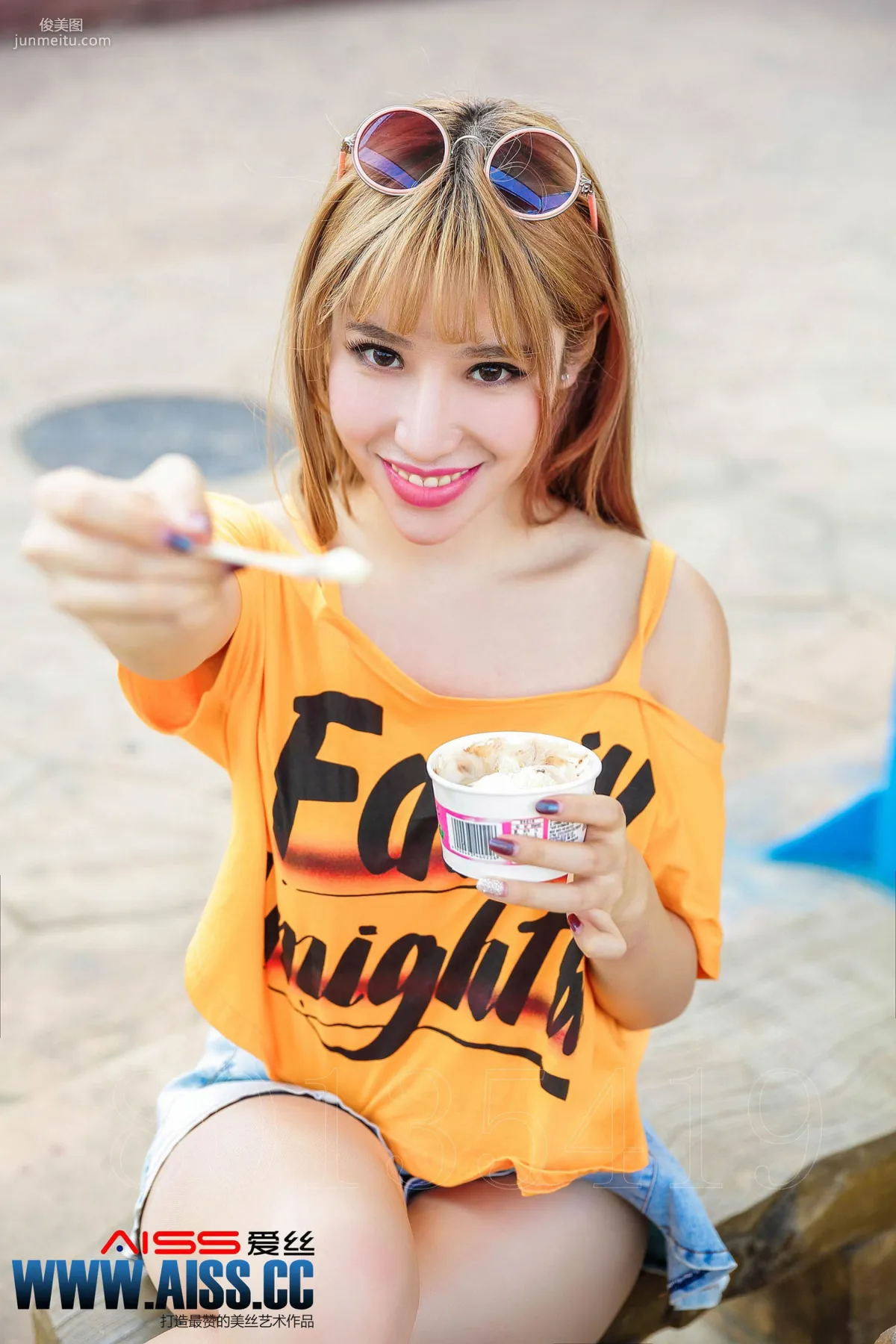 何冉《何冉的假期》 [AISS爱丝] 写真集23