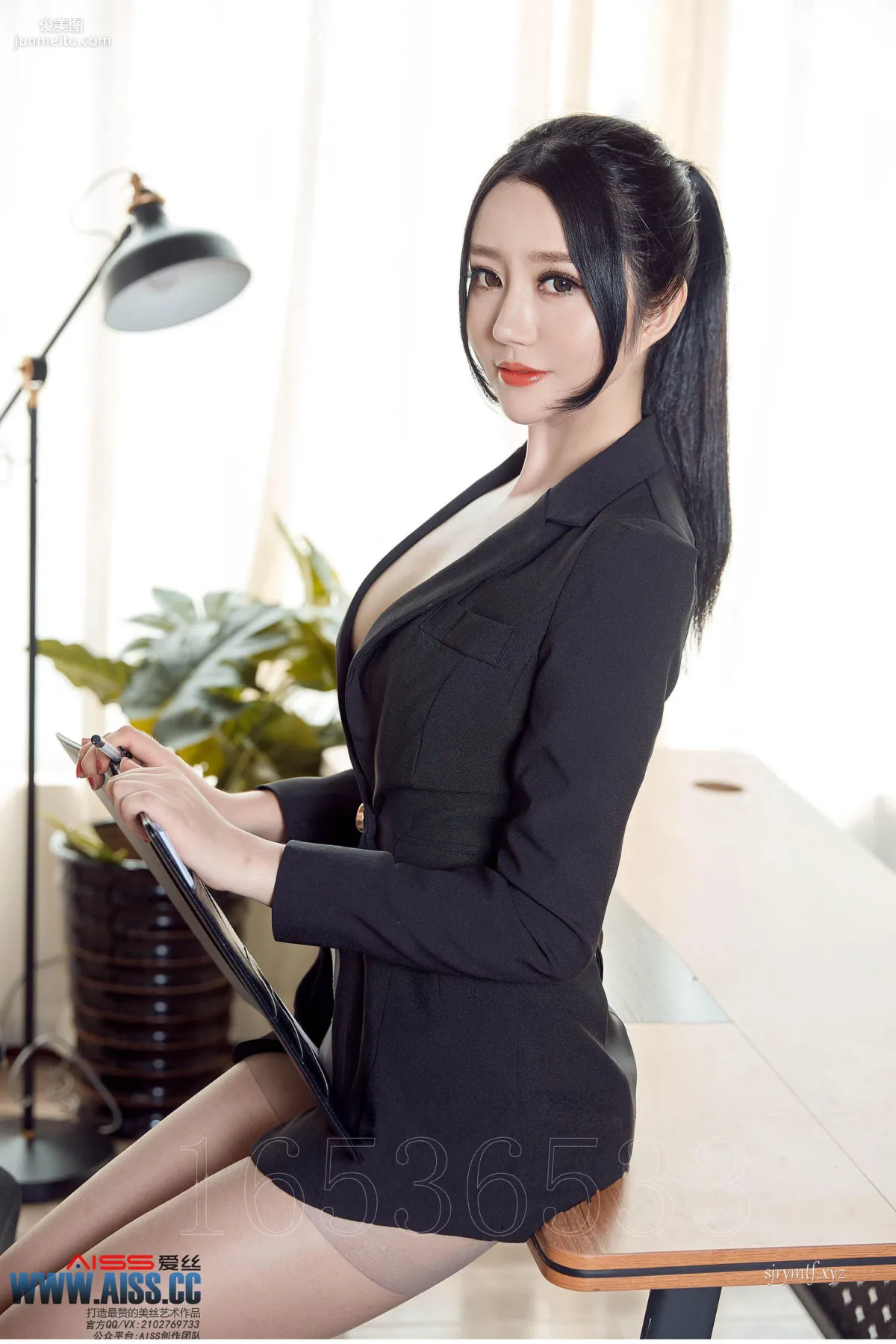 严佳丽《爱穿裤袜的上司》 [AISS爱丝] TR010 写真集3