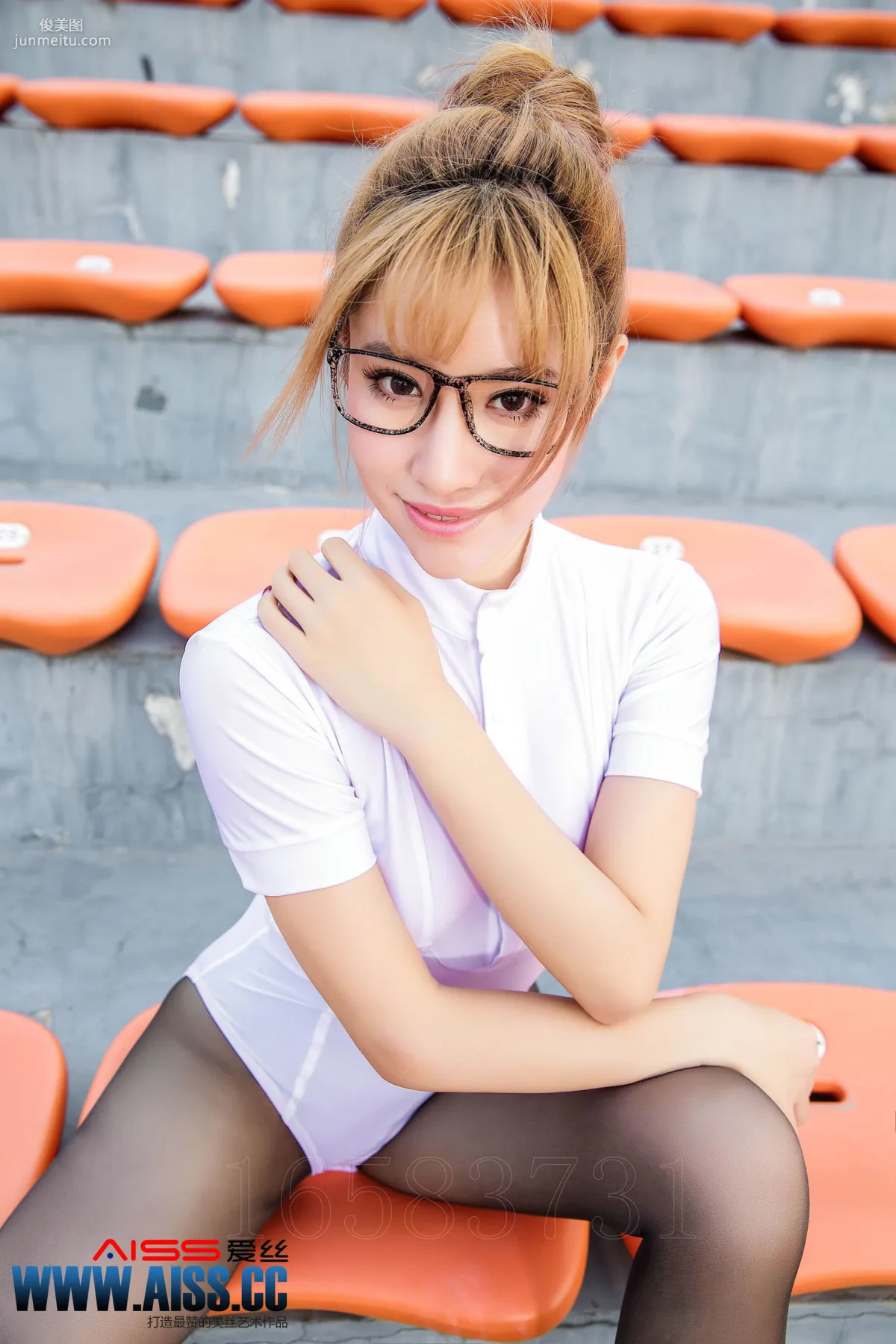 He Ran Girl in Straight-Through on the Playground [AISS] F5026 Photo Set photo 65
