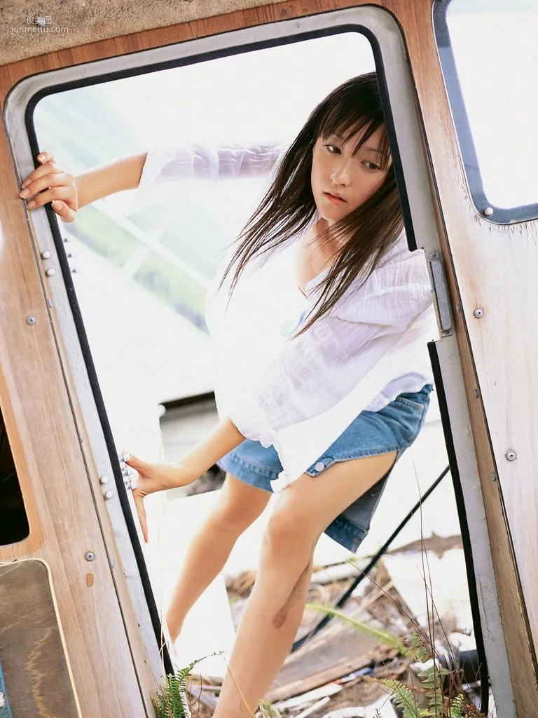 [Wanibooks] NO.10 Ayaka Komatsu 小松彩夏 写真集200