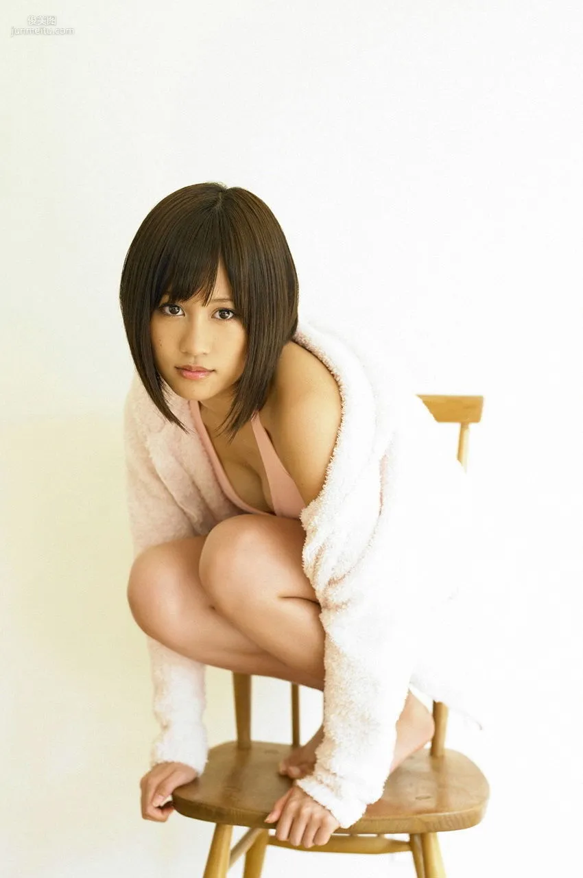 Atsuko Maeda: Visual Young Jump No. 104 photo 21