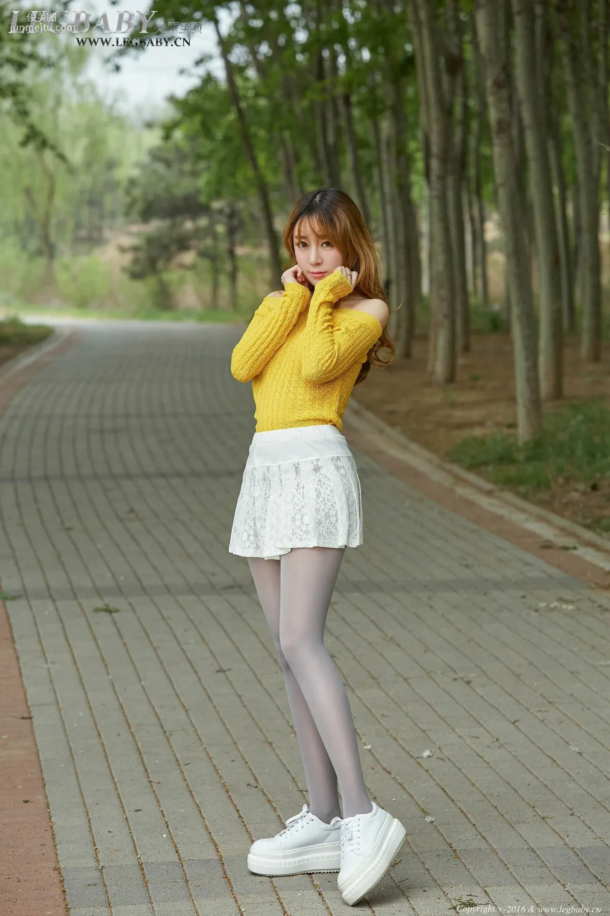 Popular Legs Babe Wang Yuchun "Pure Travelogue" [Leg Babes] V025 Photo Set photo 2