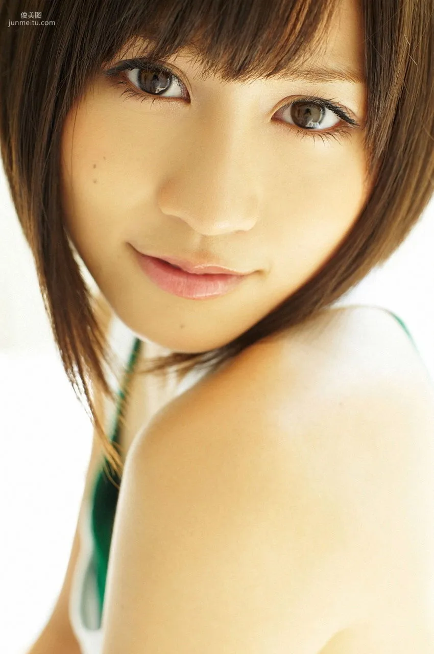 Atsuko Maeda: Visual Young Jump No. 104 photo 11