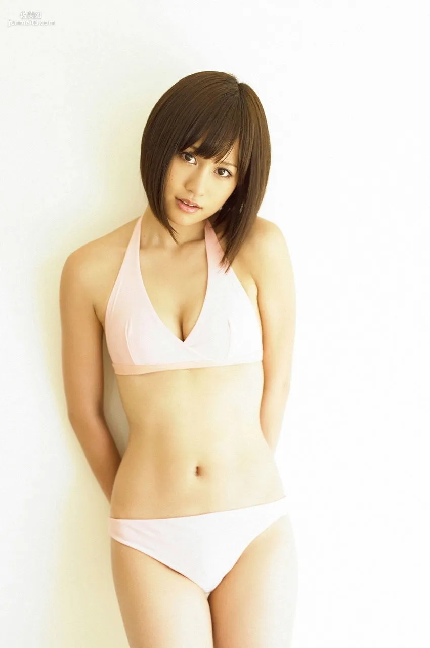 Atsuko Maeda: Visual Young Jump No. 104 photo 22