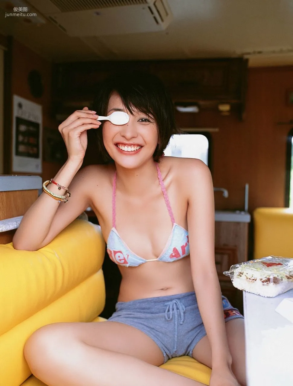 Mami Yamasaki [Visual Young Jump] No.091 Photo Set photo 15