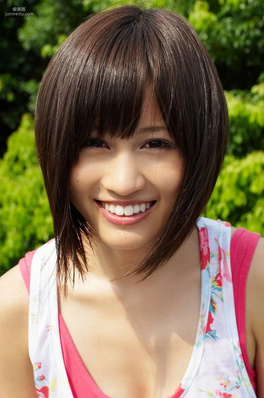 Atsuko Maeda: Visual Young Jump No. 104 photo 27