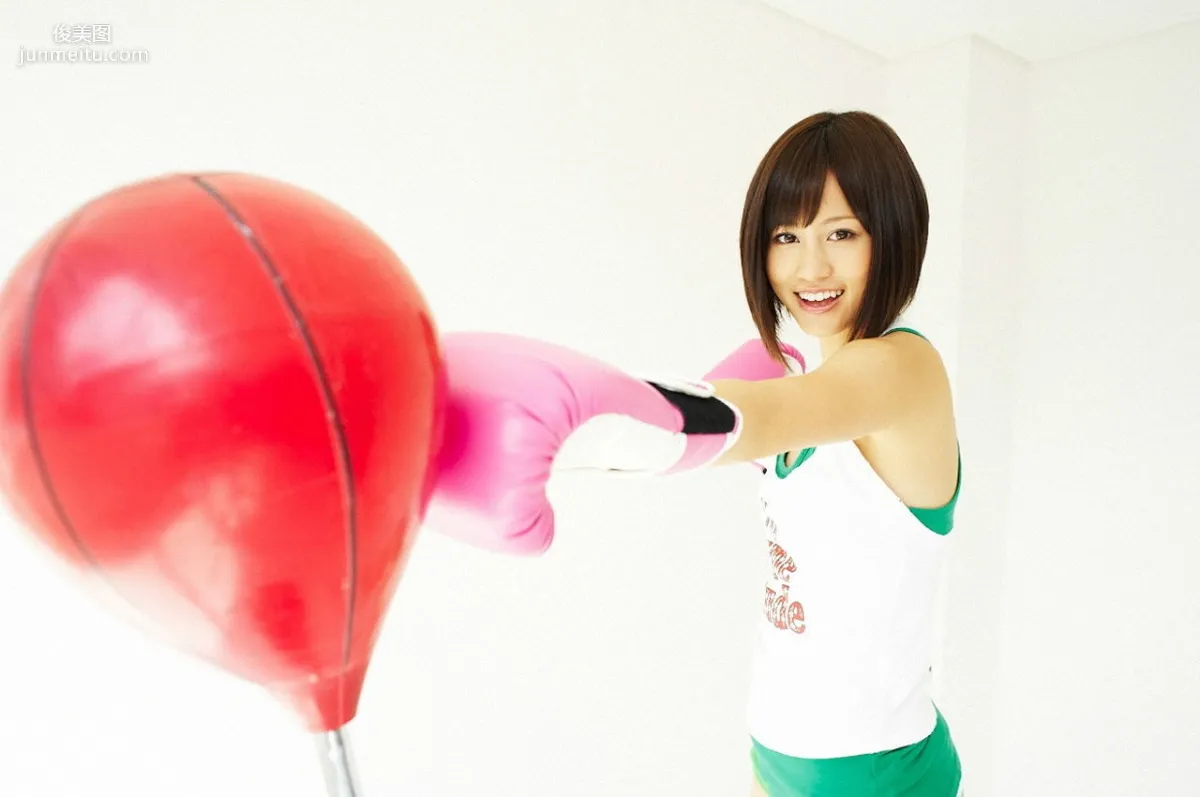 Atsuko Maeda: Visual Young Jump No. 104 photo 34