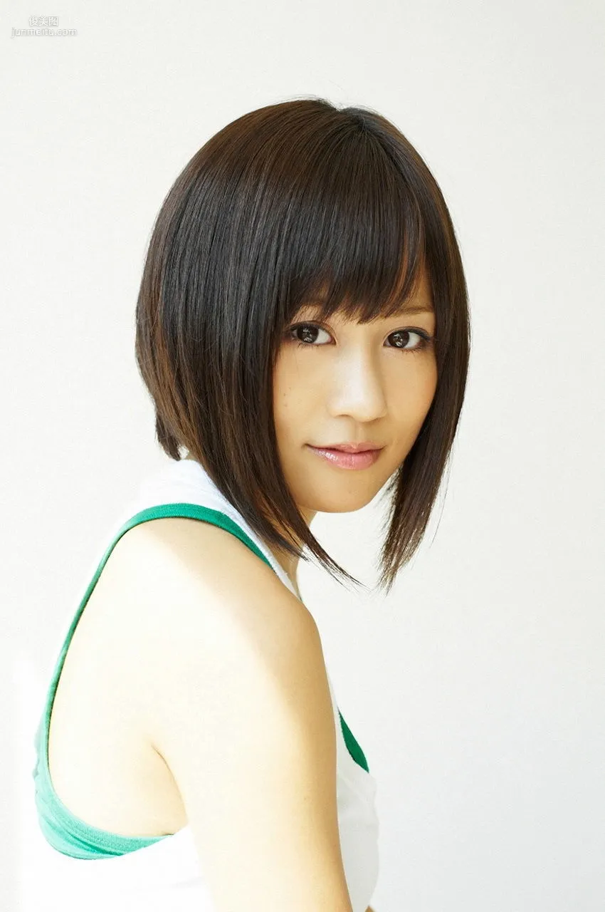 Atsuko Maeda: Visual Young Jump No. 104 photo 9