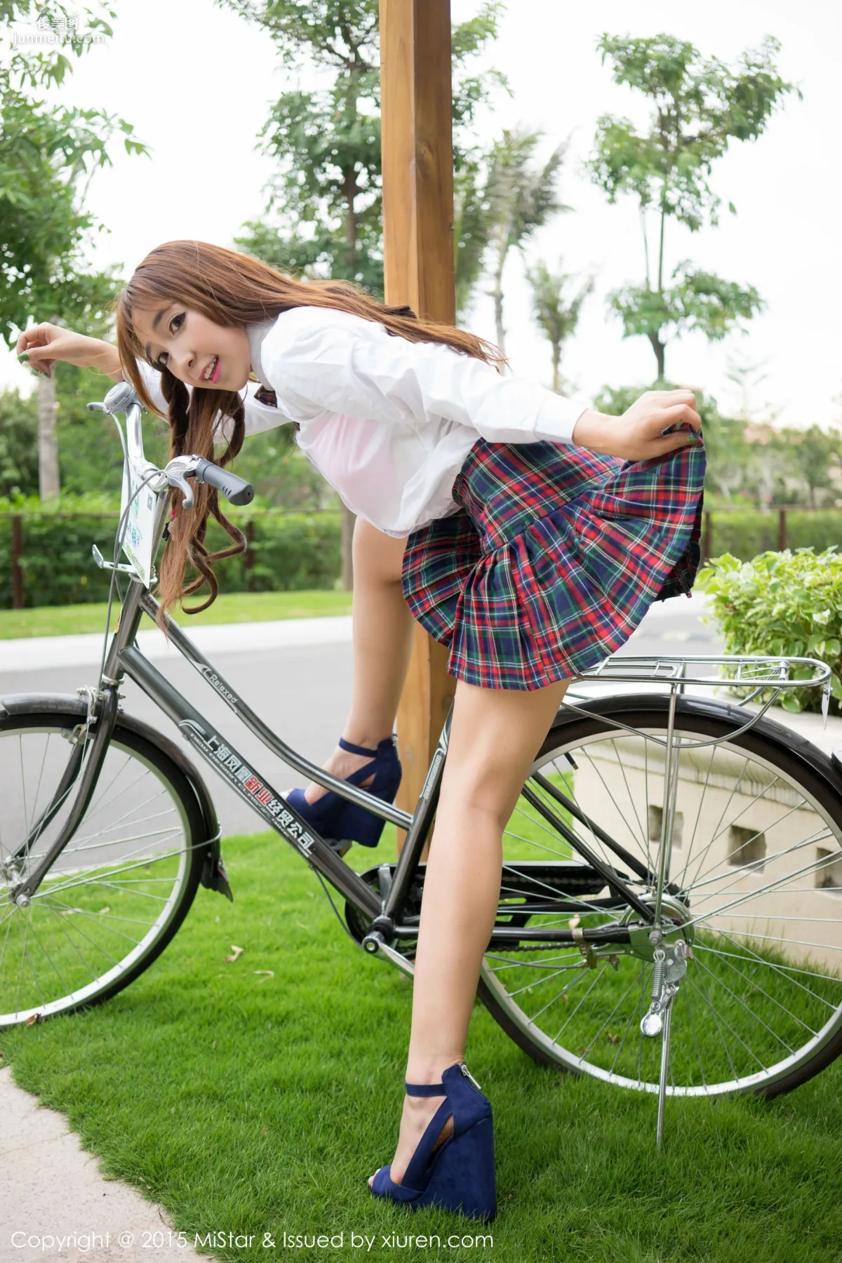 Huang Xinyuan "Sanya Travel Shoot" Bikini + School Uniform Series [MiStar] Vol.017 Photo Set photo 23