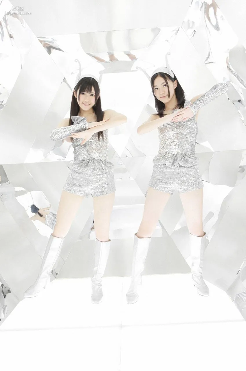 AKB48《WORLD GIRLS》 [VYJ] 寫真集 2