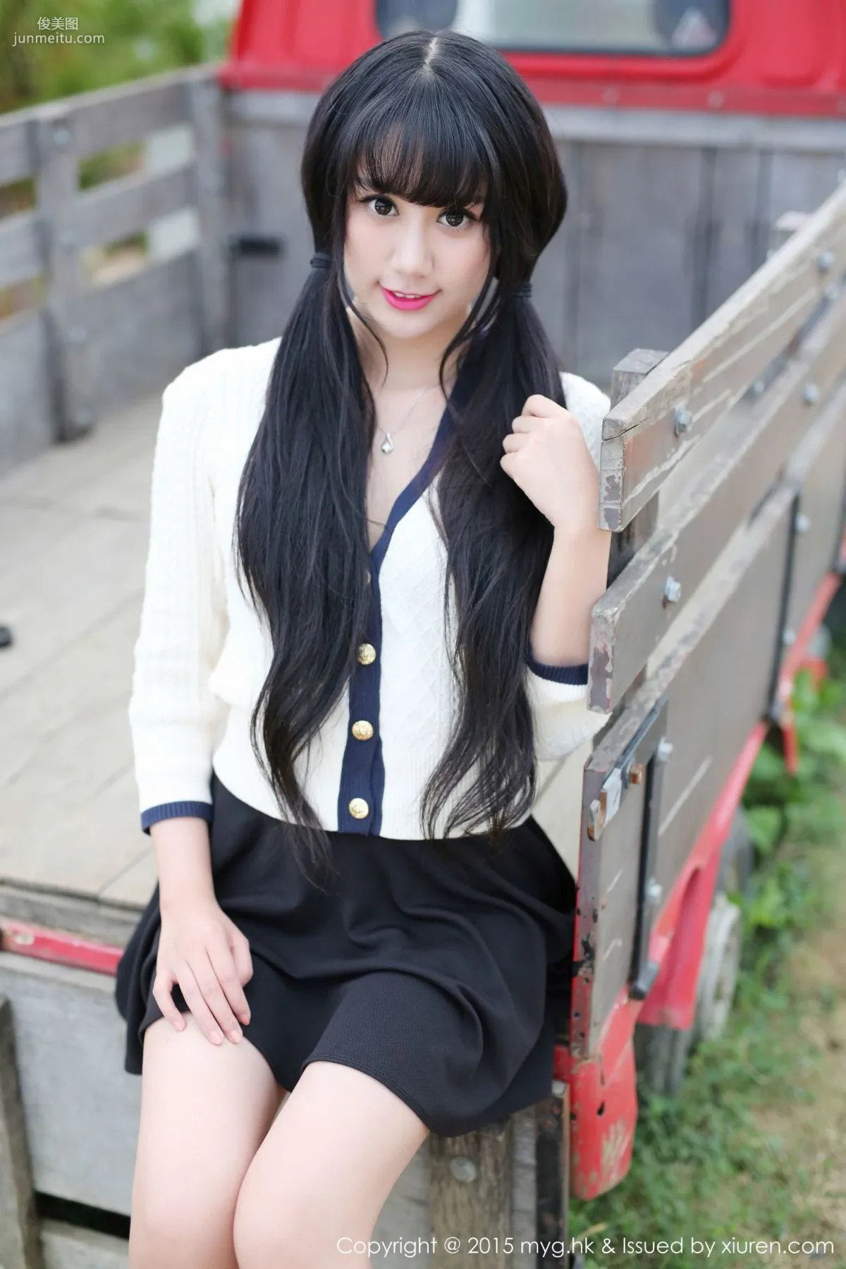 Yangxiao Qinger 'Thong Curves + Street Snap Series' [MyGirl] Vol.102 Photo Set photo 49