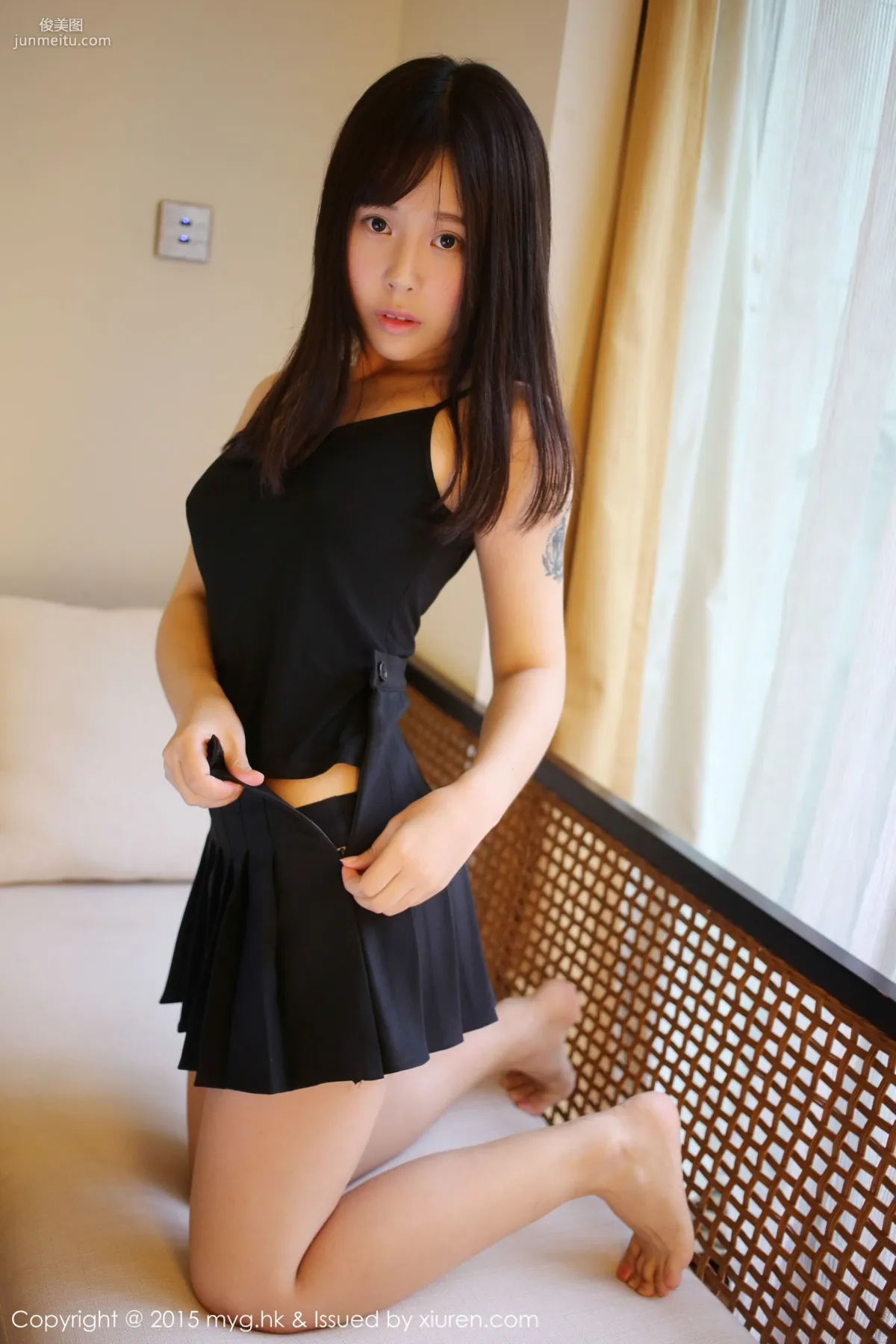 Evelyn Ai Li Mini Skirt Temptation + White Silk Qipao [MyGirl] Vol.173 Photo Set photo 15