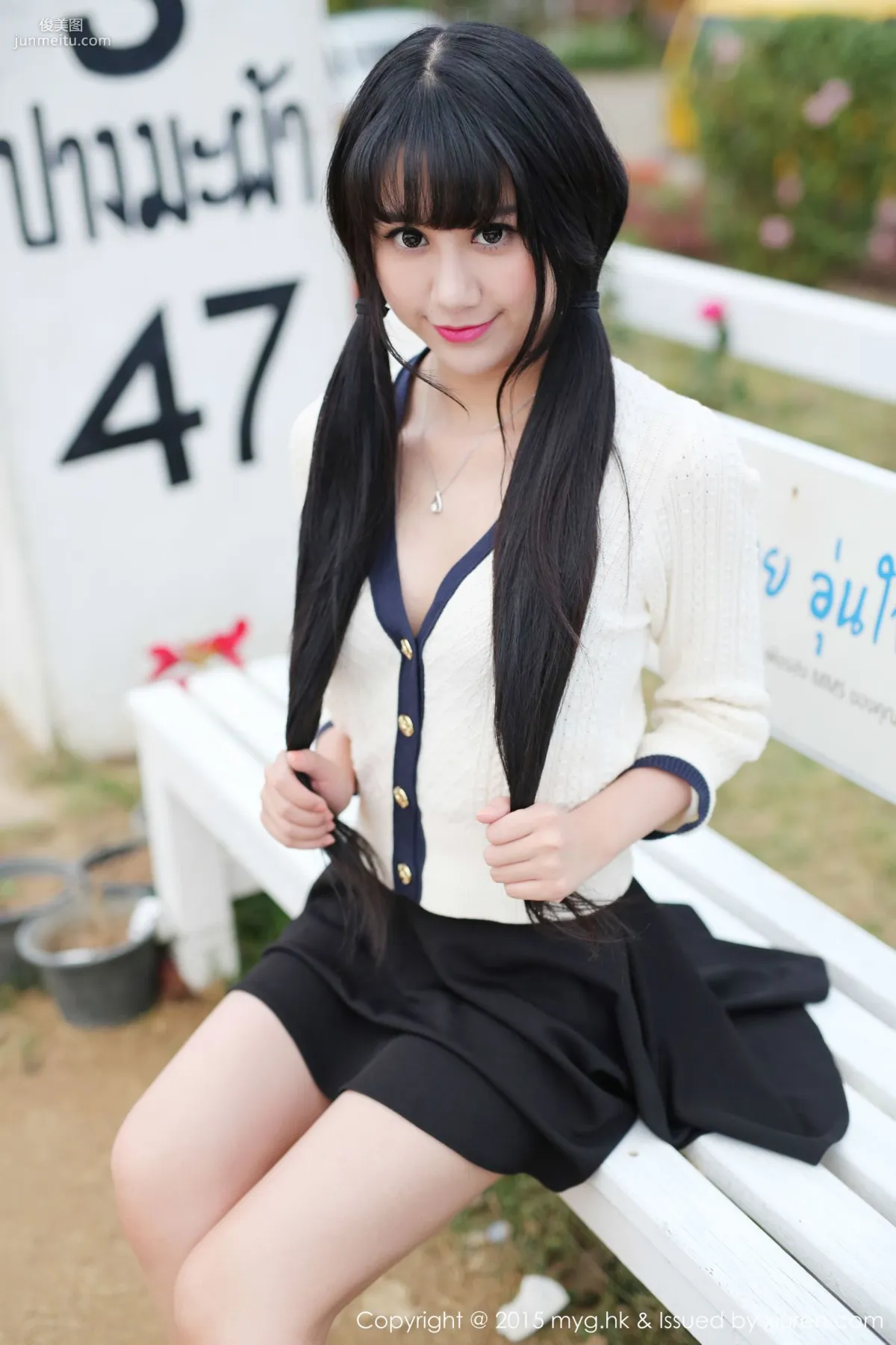 Yangxiao Qinger 'Thong Curves + Street Snap Series' [MyGirl] Vol.102 Photo Set photo 50