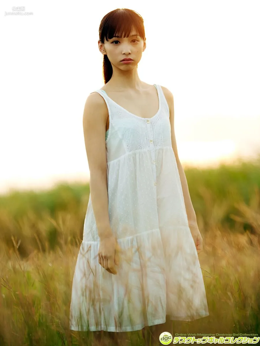 Seina Tsurumaki "Very Popular for Her Refreshing Smile and Slender Body!!" [DGC] Photo Set photo 90