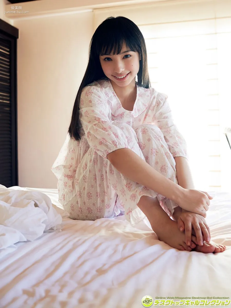 Seina Tsurumaki "Very Popular for Her Refreshing Smile and Slender Body!!" [DGC] Photo Set photo 2