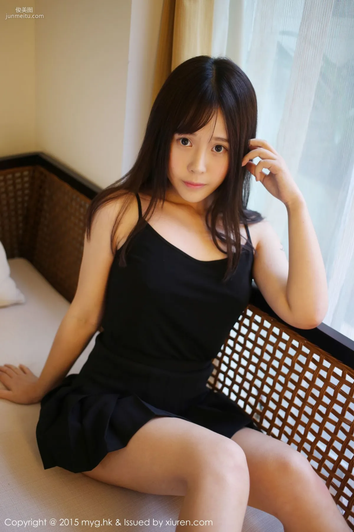 Evelyn Ai Li Mini Skirt Temptation + White Silk Qipao [MyGirl] Vol.173 Photo Set photo 2