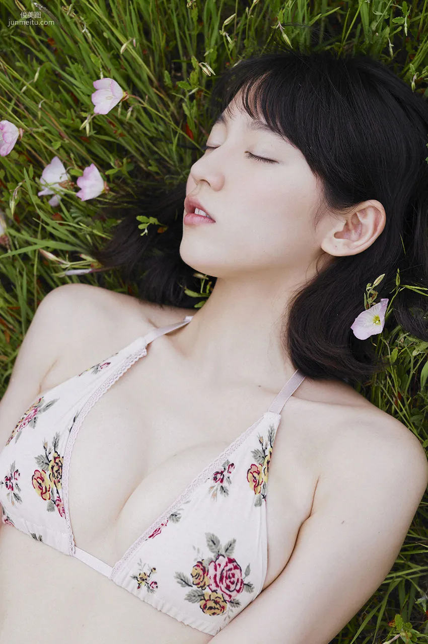 Riho Yoshioka Distant Memories [WPB-net] No.183 Photo Set photo 30